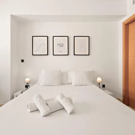 Dormi - Beachfront In Center Apartment *