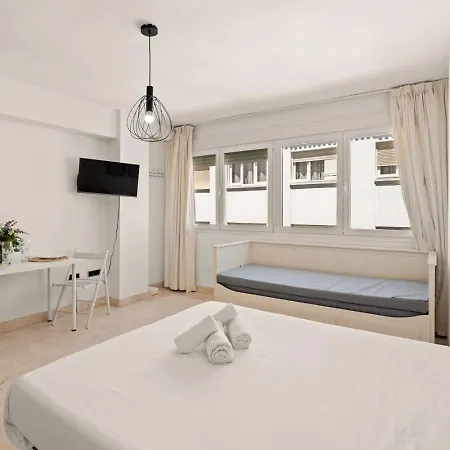 Dormi - Beachfront In Center Estepona