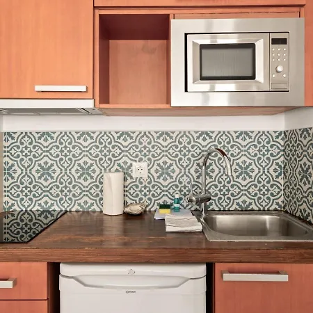 Dormi - Beachfront In Center Apartment